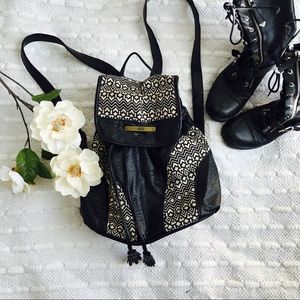 ❌SOLD❌ VANS Leather Aztec print backpack